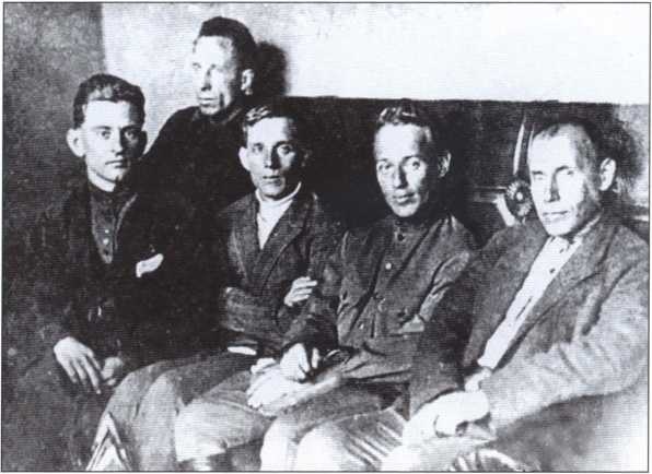 Иллюстрация к книге — Шолохов [i_015.jpg]