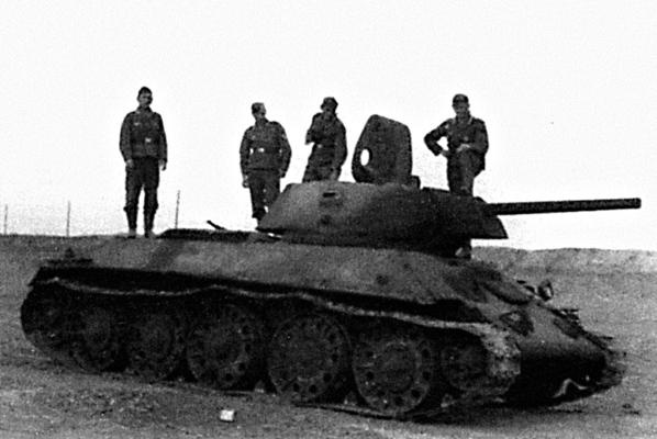 Иллюстрация к книге — "Будь проклят Сталинград!" Вермахт в аду [i_109.jpg]