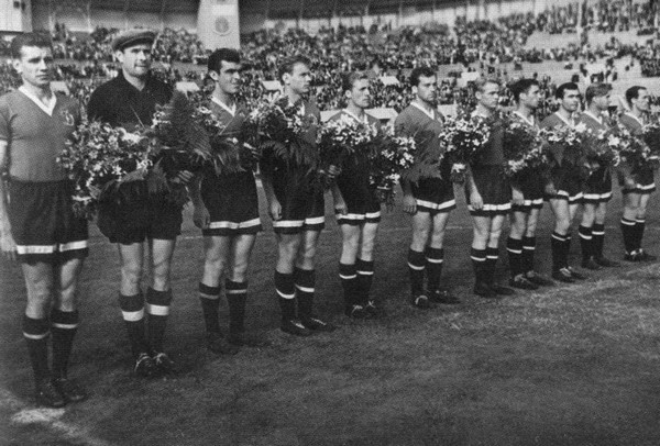 Иллюстрация к книге — Лев Яшин [i_015.jpg]