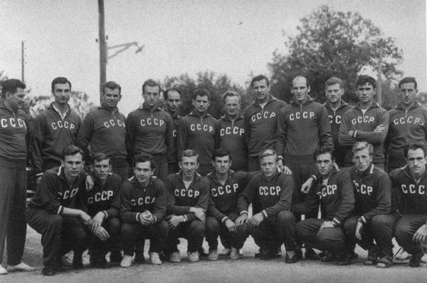 Иллюстрация к книге — Лев Яшин [i_023.jpg]