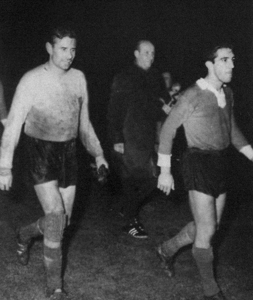 Иллюстрация к книге — Лев Яшин [i_043.jpg]