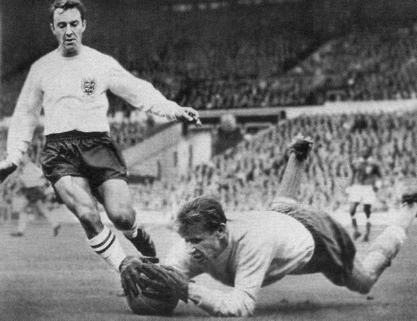 Иллюстрация к книге — Лев Яшин [i_044.jpg]