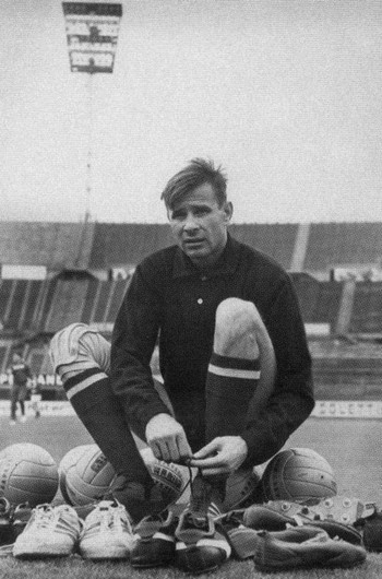 Иллюстрация к книге — Лев Яшин [i_048.jpg]