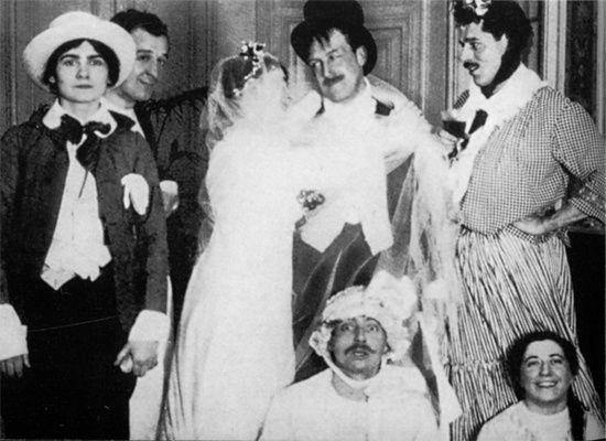 Иллюстрация к книге — Коко Шанель [i_003.jpg]