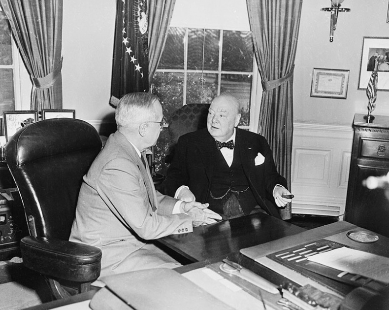 Иллюстрация к книге — Черчилль. Биография [i_058.jpg]