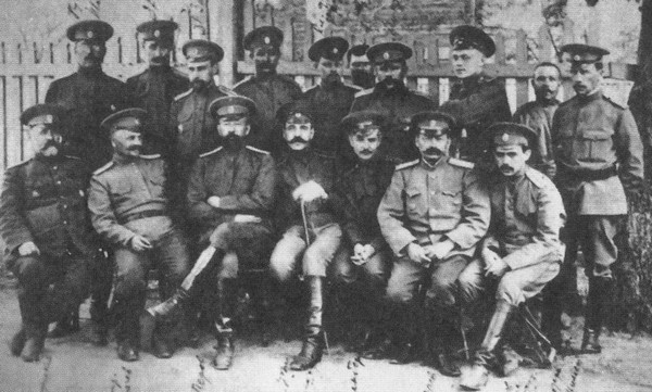 Иллюстрация к книге — Саша Черный. Печальный рыцарь смеха [i_032.jpg]