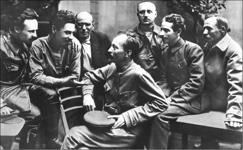 Иллюстрация к книге — Красные против белых. Спецслужбы в Гражданской войне 1917-1922 [i_016.jpg]