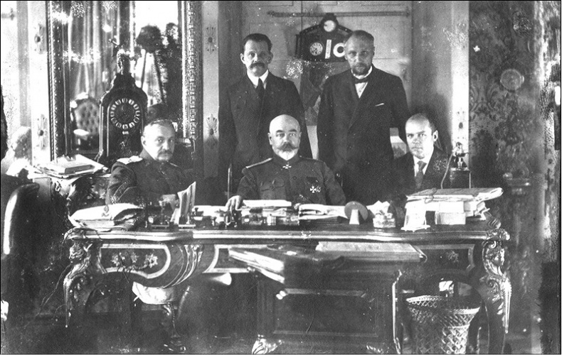 Иллюстрация к книге — Красные против белых. Спецслужбы в Гражданской войне 1917-1922 [i_031.jpg]