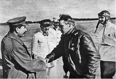 Иллюстрация к книге — Сталин и Берия. Секретные архивы Кремля. Оболганные герои или исчадия ада? [_28.jpg]