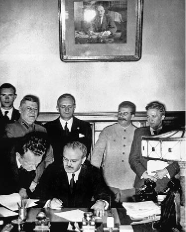 Иллюстрация к книге — Сталин и Берия. Секретные архивы Кремля. Оболганные герои или исчадия ада? [_42.jpg]