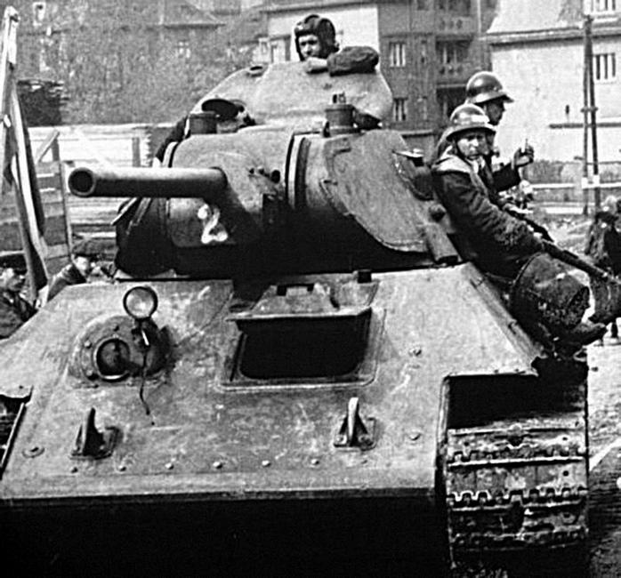 Иллюстрация к книге — Последний бой. Кто освободил Прагу? [i_013.jpg]