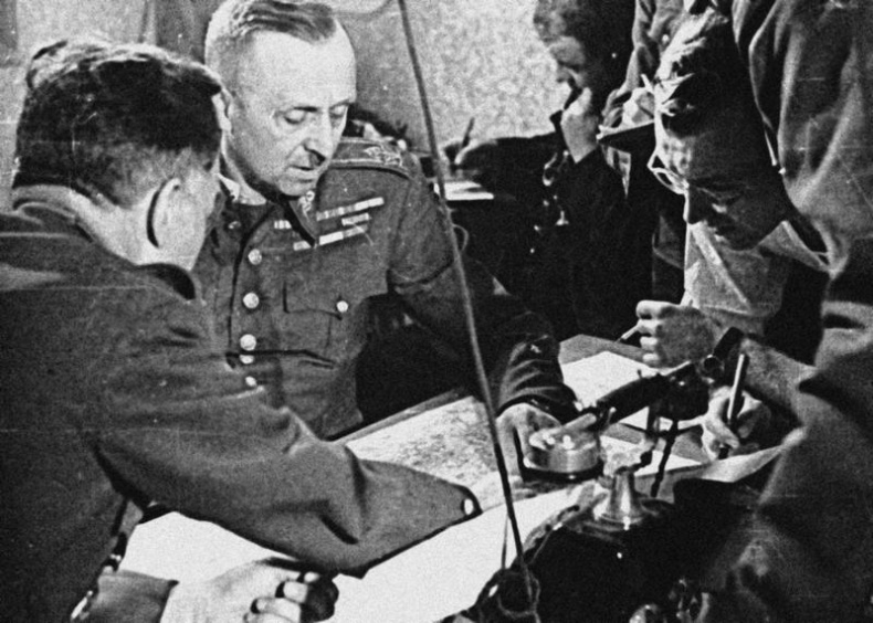 Иллюстрация к книге — Последний бой. Кто освободил Прагу? [i_017.jpg]