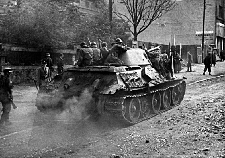 Иллюстрация к книге — Последний бой. Кто освободил Прагу? [i_020.jpg]