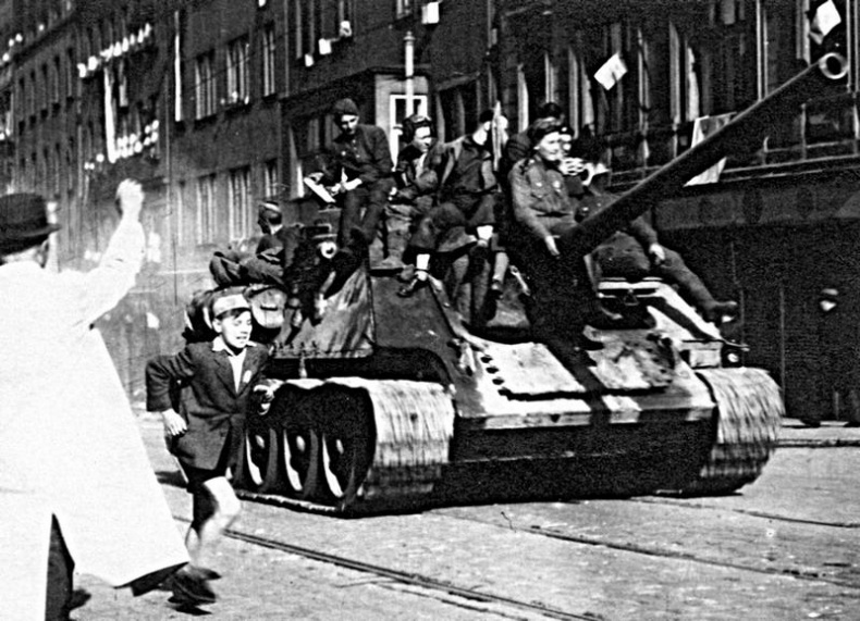 Иллюстрация к книге — Последний бой. Кто освободил Прагу? [i_034.jpg]