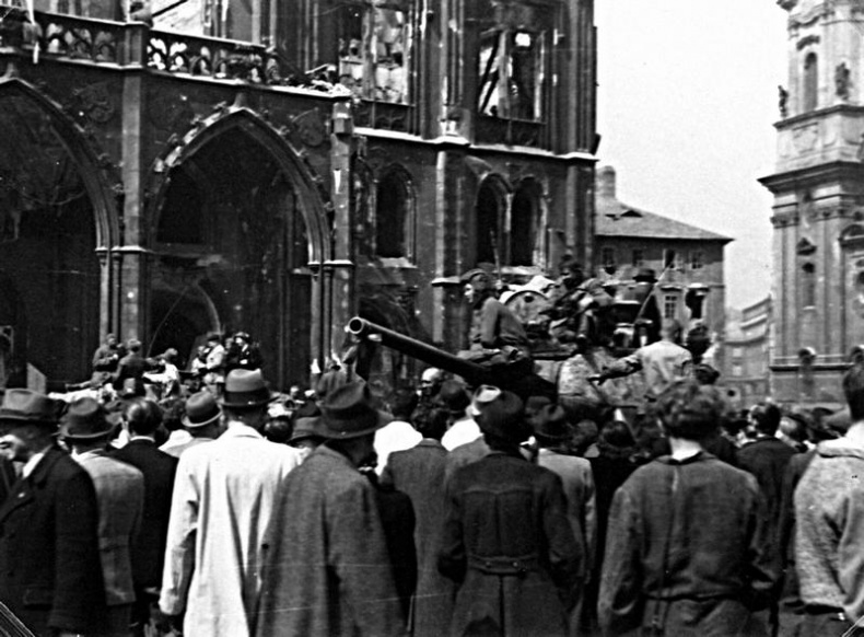 Иллюстрация к книге — Последний бой. Кто освободил Прагу? [i_037.jpg]