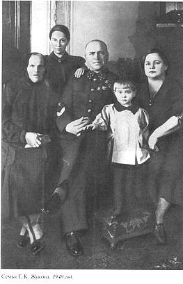 Иллюстрация к книге — Жуков [i_019.jpg]