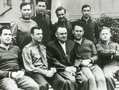 Иллюстрация к книге — Юрий Гагарин [i_016.jpg]