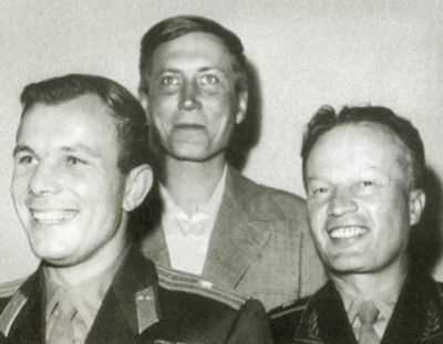 Иллюстрация к книге — Юрий Гагарин [i_047.jpg]