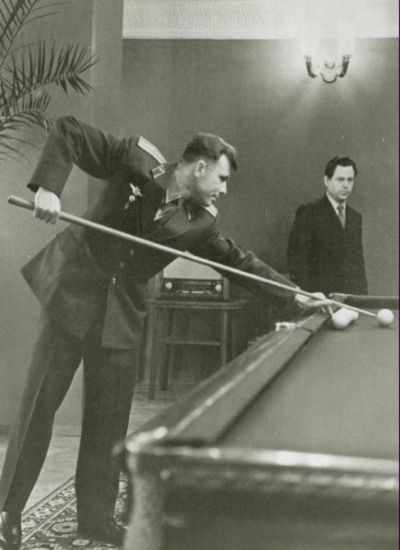 Иллюстрация к книге — Юрий Гагарин [i_051.jpg]