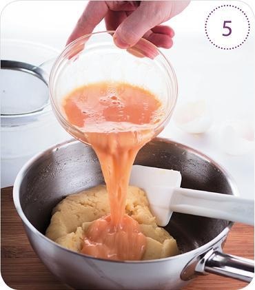 Иллюстрация к книге — Закуски и десерты из заварного теста. Эклеры, профитроли, буше [i_005.jpg]