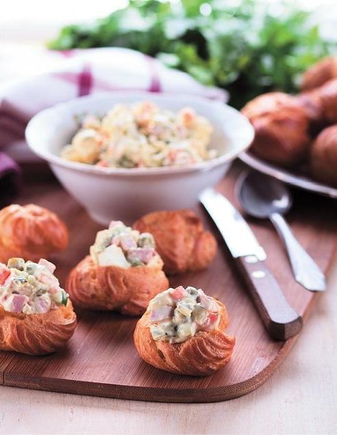 Иллюстрация к книге — Закуски и десерты из заварного теста. Эклеры, профитроли, буше [i_021.jpg]