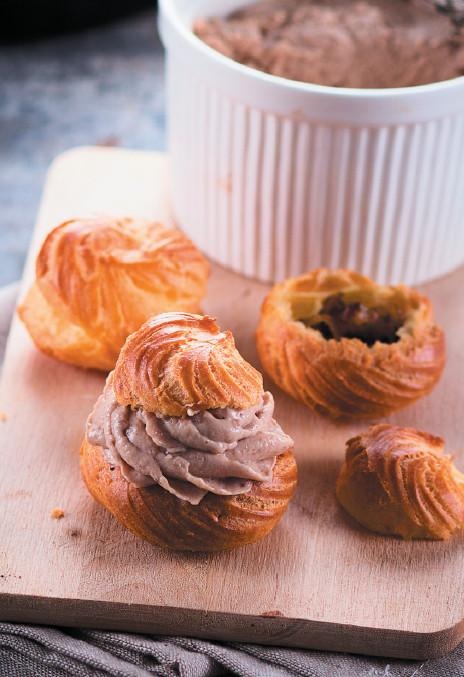 Иллюстрация к книге — Закуски и десерты из заварного теста. Эклеры, профитроли, буше [i_027.jpg]