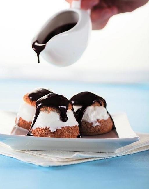 Иллюстрация к книге — Закуски и десерты из заварного теста. Эклеры, профитроли, буше [i_042.jpg]