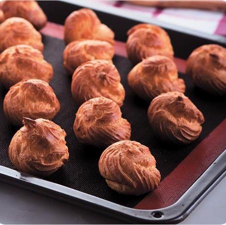 Иллюстрация к книге — Закуски и десерты из заварного теста. Эклеры, профитроли, буше [i_043.jpg]