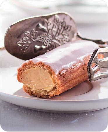 Иллюстрация к книге — Закуски и десерты из заварного теста. Эклеры, профитроли, буше [i_054.jpg]