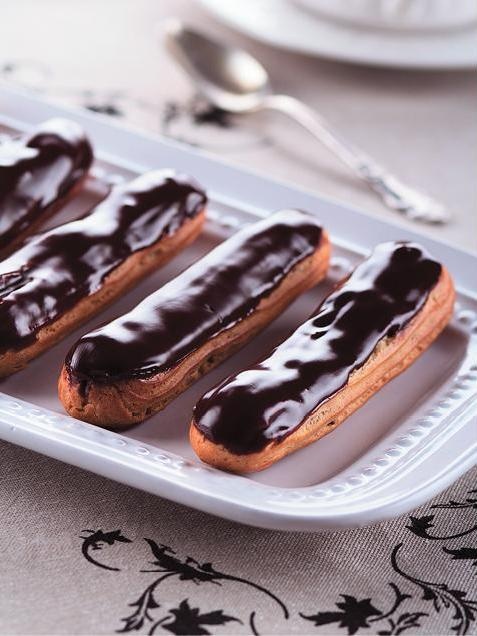 Иллюстрация к книге — Закуски и десерты из заварного теста. Эклеры, профитроли, буше [i_055.jpg]