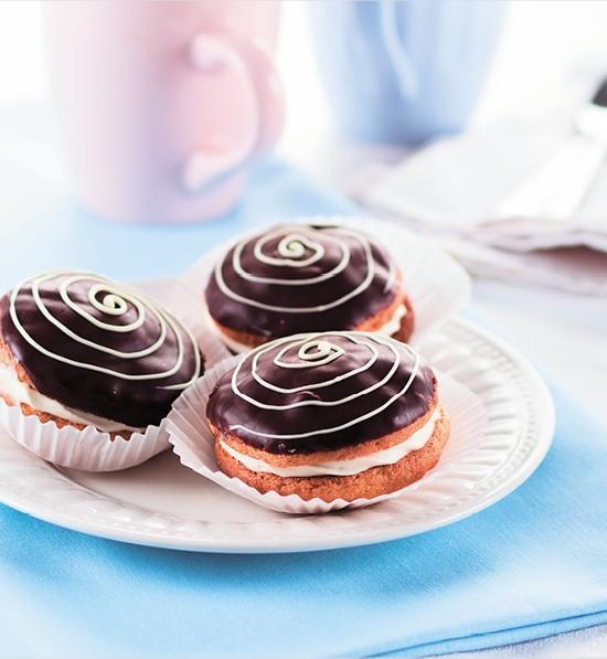 Иллюстрация к книге — Закуски и десерты из заварного теста. Эклеры, профитроли, буше [i_072.jpg]