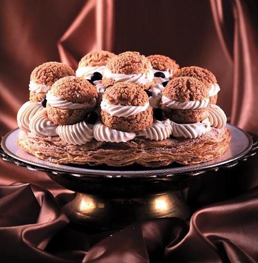 Иллюстрация к книге — Закуски и десерты из заварного теста. Эклеры, профитроли, буше [i_077.jpg]