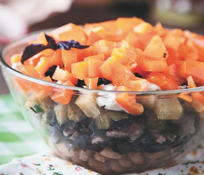 Иллюстрация к книге — Слоеные салаты [i_020.jpg]