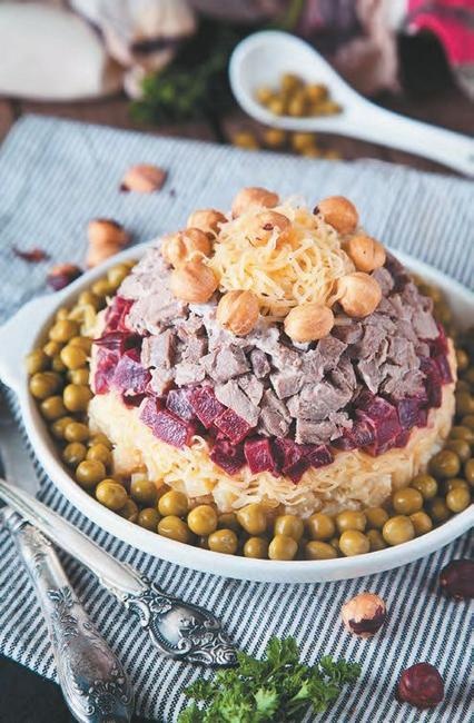 Иллюстрация к книге — Слоеные салаты [i_024.jpg]