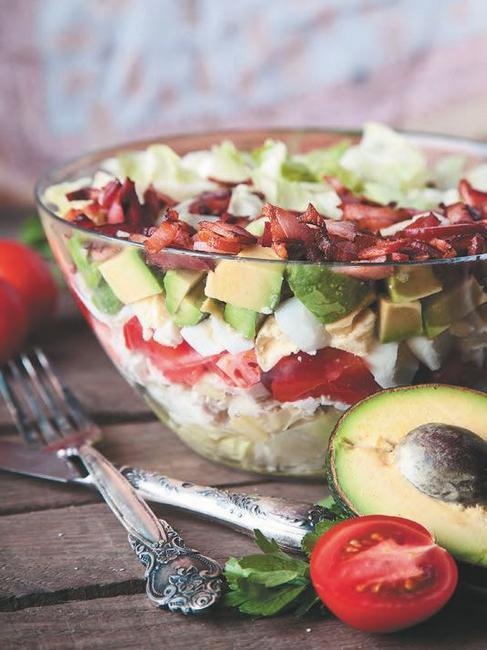 Иллюстрация к книге — Слоеные салаты [i_037.jpg]