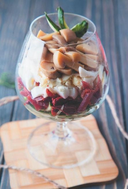 Иллюстрация к книге — Слоеные салаты [i_075.jpg]