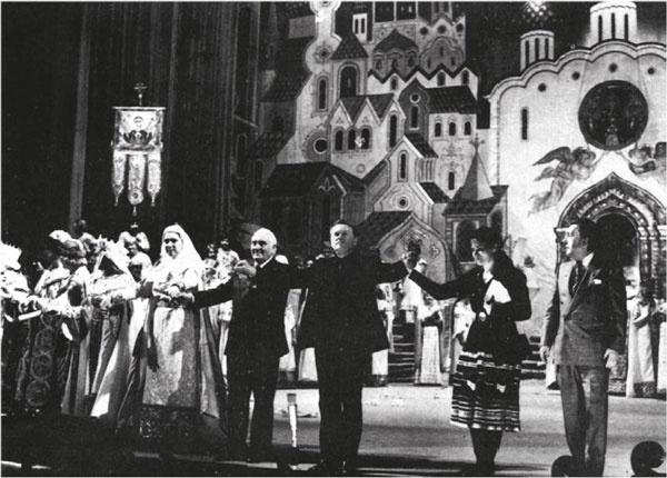 Иллюстрация к книге — Илья Глазунов. Любовь и ненависть [i_027.jpg]