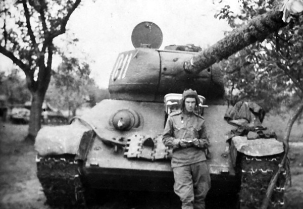 Иллюстрация к книге — Я дрался на Т-34. Третья книга [i_003.jpg]