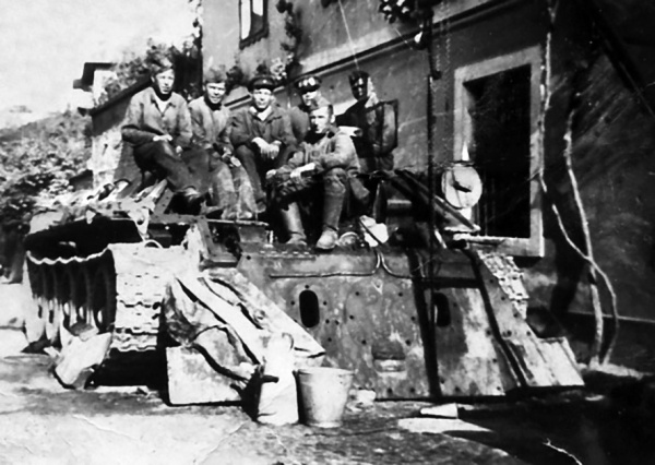 Иллюстрация к книге — Я дрался на Т-34. Третья книга [i_004.jpg]