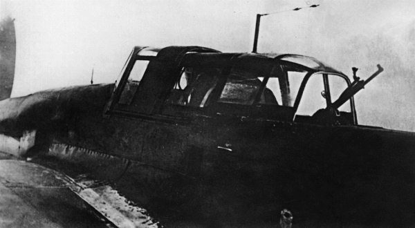 Иллюстрация к книге — Штурмовики. «Мы взлетали в ад» [i_011.jpg]