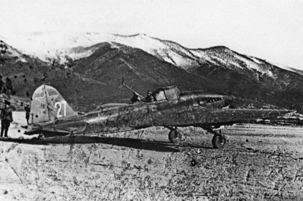 Иллюстрация к книге — Штурмовики. «Мы взлетали в ад» [i_017.jpg]