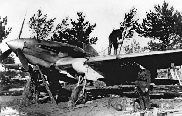 Иллюстрация к книге — Штурмовики. «Мы взлетали в ад» [i_024.jpg]