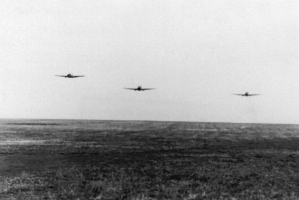 Иллюстрация к книге — Штурмовики. «Мы взлетали в ад» [i_027.jpg]