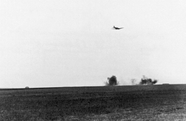 Иллюстрация к книге — Штурмовики. «Мы взлетали в ад» [i_028.jpg]