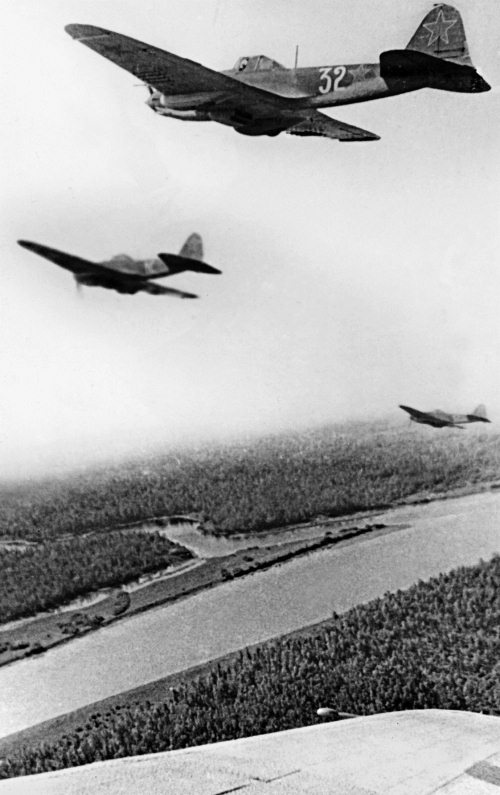 Иллюстрация к книге — Штурмовики. «Мы взлетали в ад» [i_031.jpg]