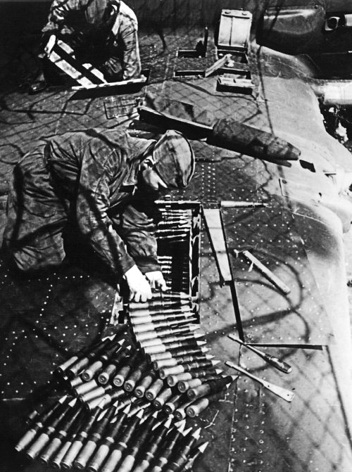 Иллюстрация к книге — Штурмовики. «Мы взлетали в ад» [i_038.jpg]