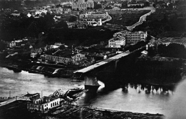 Иллюстрация к книге — Штурмовики. «Мы взлетали в ад» [i_056.jpg]