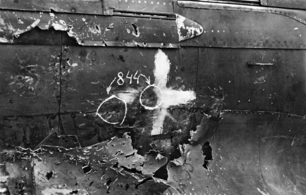 Иллюстрация к книге — Штурмовики. «Мы взлетали в ад» [i_071.jpg]