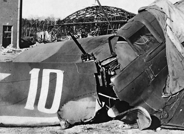 Иллюстрация к книге — Штурмовики. «Мы взлетали в ад» [i_080.jpg]