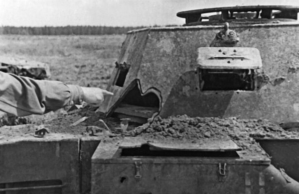 Иллюстрация к книге — Штурмовики. «Мы взлетали в ад» [i_093.jpg]